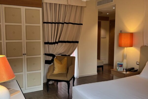 IMG_4381 camera ad angolo